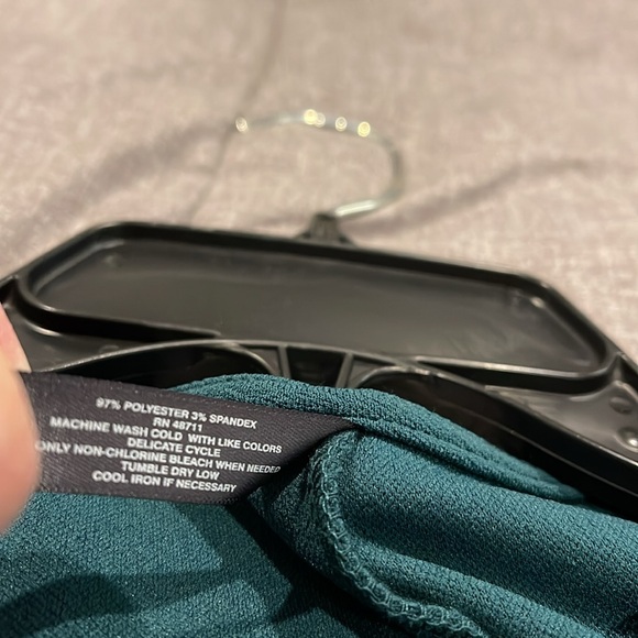 Massini green dress, size 1x, comfortable and stretchy. - Picture 9 of 9